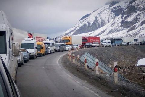Autopista Stepantsminda-Lars cerrada para camiones
