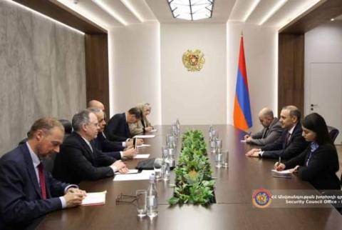 Секретарь Совбеза Армении принял начальника отдела политики в области безопасности дипслужбы ЕС