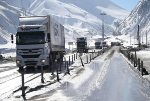 بزرگراه استپانتسمیندا - لارس برای کامیون ها بسته شد
