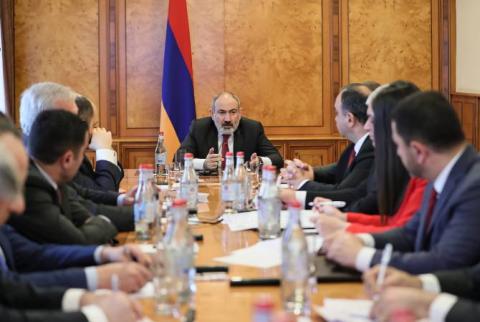 رئيس الوزراء باشينيان يشيد بالشرطة لانخفاض معدل الجريمة ويهدف إلى جعل أرمينيا أكثر الدول أماناً في العالم