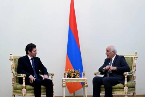 ՀՀ նախագահն ու Հունաստանի դեսպանը հանդիպման ընթացքում անդրադարձել են հարավկովկասյան տարածաշրջանային իրողություններին և վերջին զարգացումներին