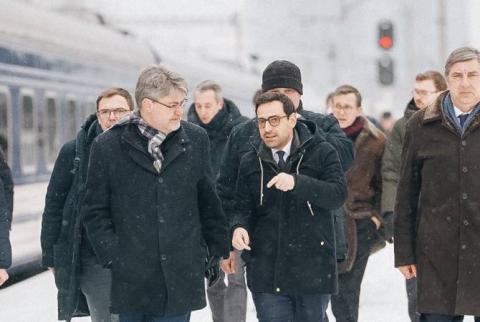 Новоназначенный министр ИД Франции Стефан Сежурне посетил Киев