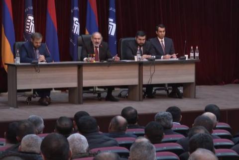 Pashinyan respondió a las declaraciones de Azerbaiyán sobre la adquisición de armamento por parte de Armenia