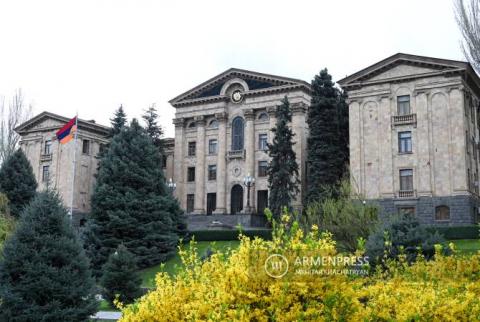 В Национальном собрании Армении началось очередное заседание