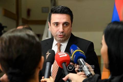 Мы развиваем нашу Армию, в случае необходимости будем защищаться до конца: председатель Национального собрания Армении
