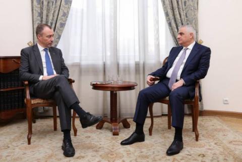 Viceprimer ministro de Armenia y representante especial de UE discutieron sobre la base jurídica de la demarcación
