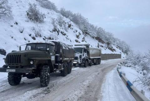 Автомагистрали Сюника труднопроходимы для грузовых автомобилей с прицепами. Ларс открыт