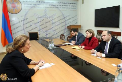 وزير العمل والشؤون الاجتماعية يستقبل سفيرة المجر وبحث إمكانية تنظيم الإجازة الصيفية للأطفال النازحين من آرتساخ بالمجر