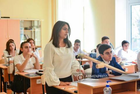 خبراء مستقلون من البنك يدرسون نتائج معاير التعليم العام الجديد في مدارس مقاطعة تافوش الأرمينية