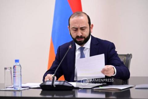 Глава МИД Армении видит необходимость активных шагов международного сообщества по сохранению армянского наследия в НК