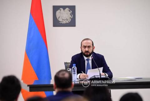 Mirzoyan instó a sus colegas rusos a no atribuir acusaciones infundadas a Armenia