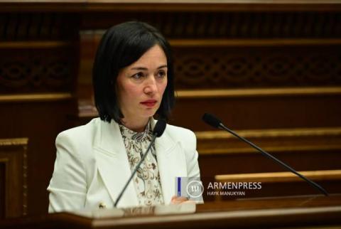 Ministra de Educación: Más de 140.000 jóvenes en Armenia no estudian 