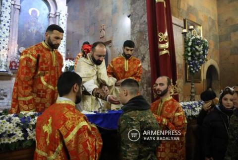 الكنيسة الأرمنية تحتفل بعيد القديس سركيس-شفيع الحب-مباركة لجنود من الجيش الأرمني في كنيسة القديس سركيس بيريفان-