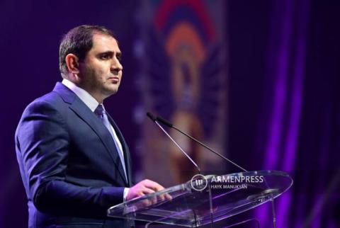 Armenian Defense Ministry aims at professional army 