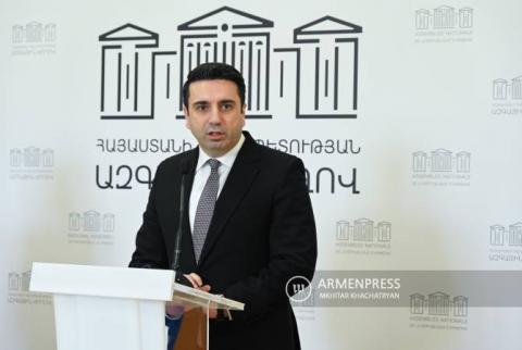 رئيس البرلمان الأرمني يقول إنه ينبغي تعديل الدستور الأذربيجاني بشكل متوازي مع الأرميني