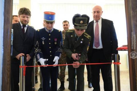Les représentants des académies militaires d'Arménie et de France discutent de questions de coopération