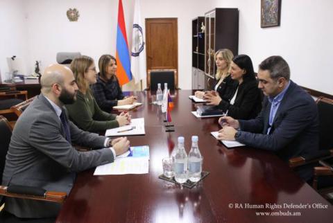 المدافعة عن حقوق الإنسان بأرمينيا ومسؤول الوكالة الأمريكية للتنمية الدولية تعربان عن الاستعداد لمواصلة التعاون