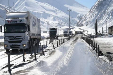 Եղանակային պայմանները ՀՀ ավտոճանապարհներին, Լարսը փակ է բեռնատարների համար