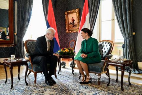 Le Président arménien a eu un entretien privé avec son homologue hongroise