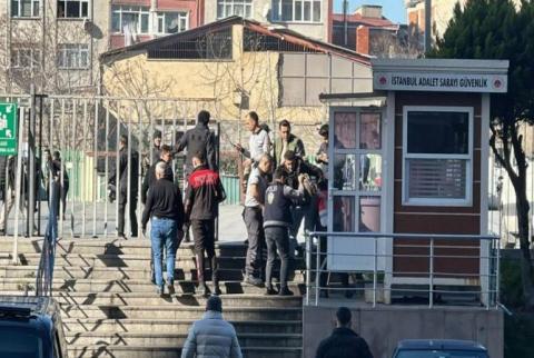При перестрелке в стамбульском суде погибла гражданка Турции
