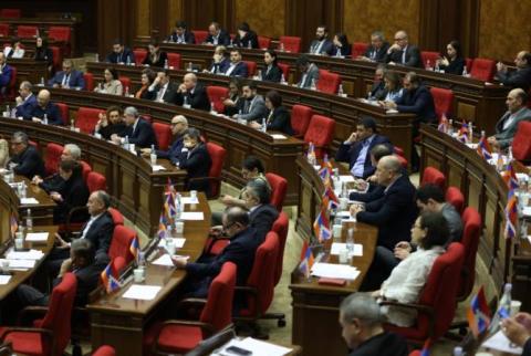 مشروع قانون جديد لمنع العنف المنزلي-بما في ذلك حظر اختبارات العذرية- يمر بالقراءة الأولى في البرلمان الأرمني