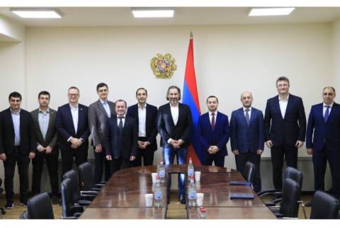Министр ВТП Армении принял представителей компаний Nokia и Ucom