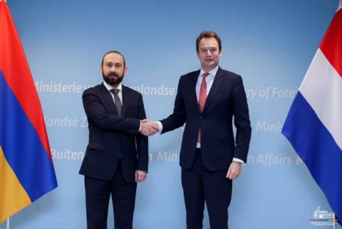 外交部长阿拉拉特·米尔佐扬在海牙与荷兰王国外贸和发展合作部长杰弗里·范·李温就加强亚美尼亚-欧盟伙伴关系中的合作交换了意见