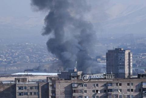 Крупный пожар в складском помещении на Тбилисском шоссе 
