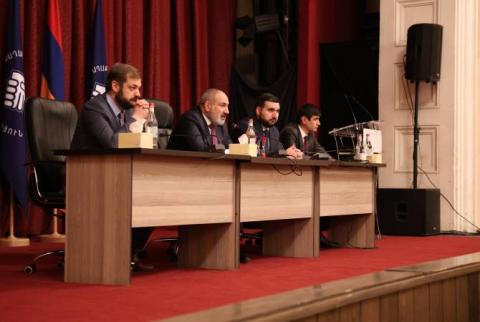 Le Premier ministre Pashinyan préside la réunion du groupe de direction du Contrat civil