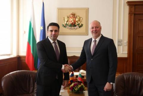 Rosen Zheliazkov: Bulgaria está dispuesta a apoyar a Armenia en el establecimiento de la paz regional