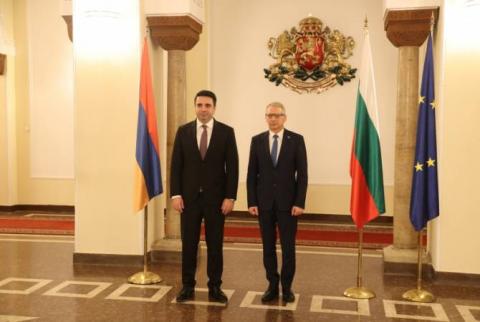 رئيس البرلمان الأرمني بعرض المشاكل الأمنية في المنطقة على رئيس وزراء بلغاريا وبحث التعاون