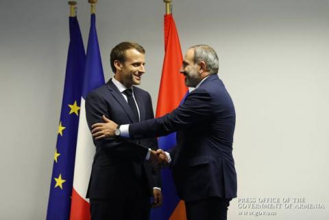 Nikol Pashinyan se reunirá con el presidente francés en París