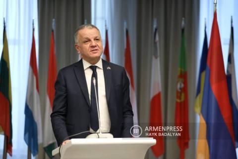 Посол ЕС в Армении заверяет, что работа по либерализации виз будет продолжена