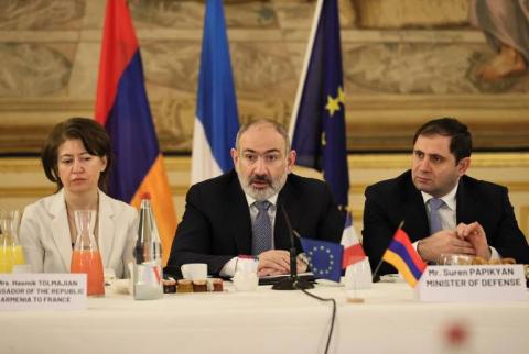 نخست وزیر ارمنستان با روسای گروهی از شرکت های بزرگ فرانسوی که در زمینه های مختلف فعالیت می کنند دیدار کرد