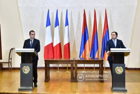 پاپیکیان: " اطمینان می دهم که همکاری نظامی ارمنستان با فرانسه علیه هیچ کشوری نیست."