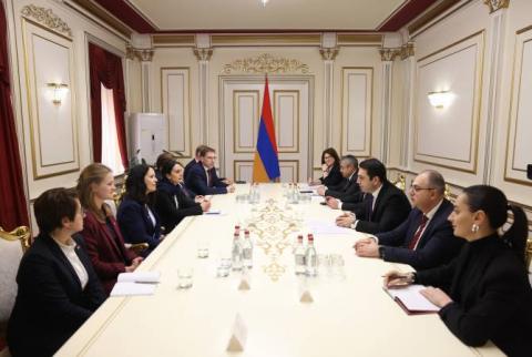 亚美尼亚国民议会主席在与德国同行的会晤中提出了阿塞拜疆扣押的亚美尼亚战俘返还的问题