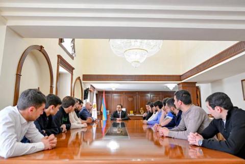 Երևանի քաղաքապետ Ավինյանը հանդիպել է 44-օրյա և 2022թ. սեպտեմբերյան պատերազմների մասնակիցների հետ
