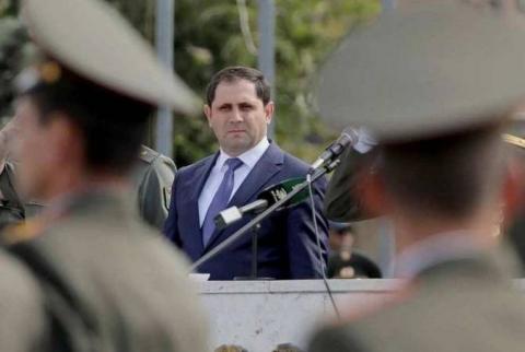 الوفد برئاسة وزير الدفاع الأرمني سورين بابيكيان يغادر لجمهورية إيران الإسلامية في زيارة رسمية