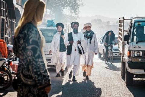 Талибы начали арестовывать афганских женщин за нарушение исламского дресс-кода