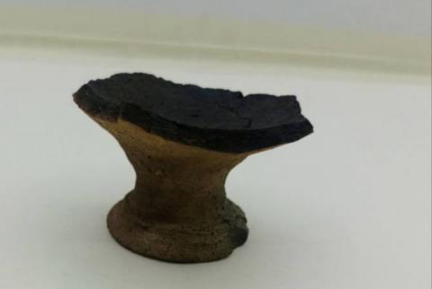 Se encontró un incensario con restos de incienso en una estructura excavada en la roca de la Edad Media en Ohanavan