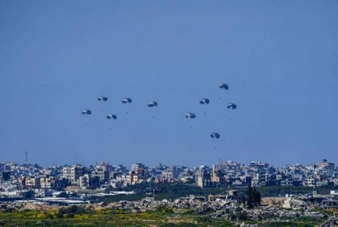 США доставили по воздуху очередную партию помощи в сектор Газа