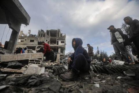 В обстреле жителей Газы, ожидающих помощи, Израиль обвинил палестинских боевиков