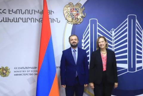 Министр экономики Армении принял посла США