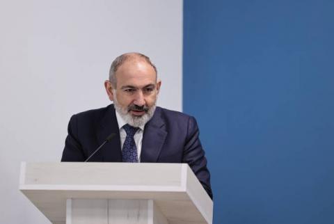 رئيس الوزراء نيكول باشينيان في زيارة لجامعة الاقتصاد الحكومية الأرمنية-فرع كيومري-ويدلي بمحاضرة