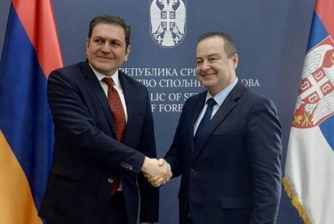 Замглавы МИД Армении и госсекретарь МИД Сербии обсудили процесс нормализации отношений между Ереваном и Баку