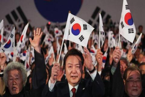 На парламентских выборах в Республике Корея победу одержала ведущая оппозиционная партия: Yonhap