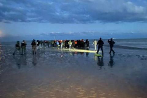 Не менее пяти мигрантов погибли, пытаясь доплыть до Великобритании через Ла-Манш