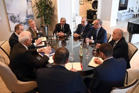 ՀՀ նախագահը ՍԴՀԿ ներկայացուցիչներին մանրամասներ է հայտնել Հայաստանի և Ադրբեջանի միջև ընթացող սահմանազատման գործընթացի վերաբերյալ