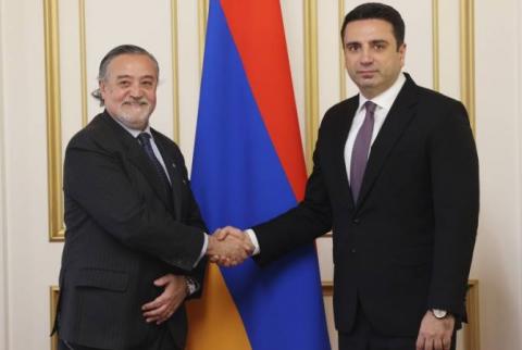 Спикер Национального собрания Армении принял посла Аргентины в РА  