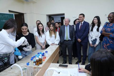Համաշխարհային բանկի պատվիրակությունն այցելել է Հայկական պետական մանկավարժական համալսարանի հենակետային վարժարան